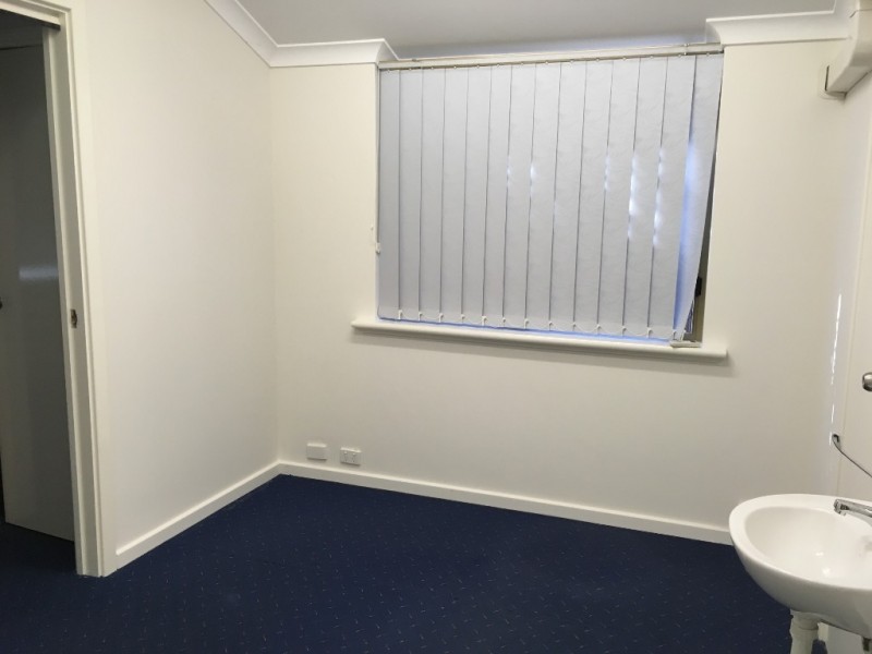 8 Grange Drive, Cooloongup WA 6168