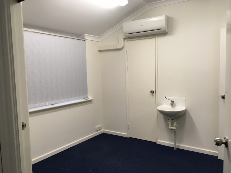 8 Grange Drive, Cooloongup WA 6168