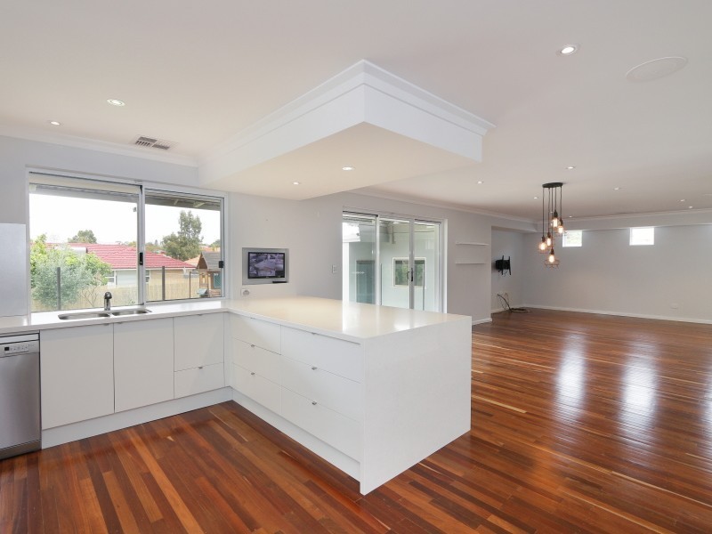 4 Boston Way, Booragoon WA 6154