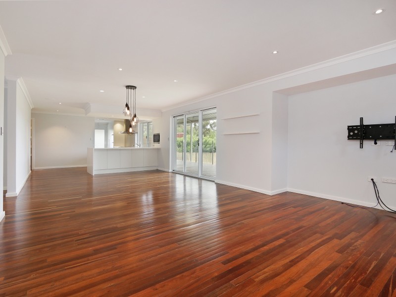 4 Boston Way, Booragoon WA 6154