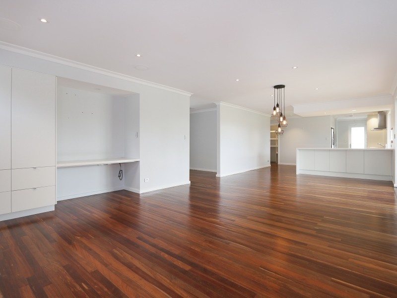 4 Boston Way, Booragoon WA 6154