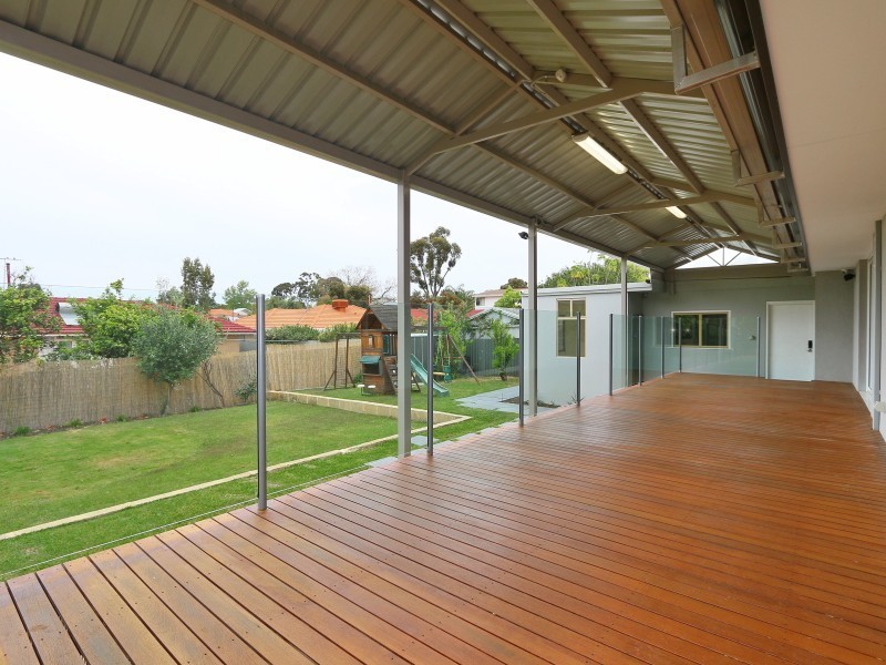 4 Boston Way, Booragoon WA 6154