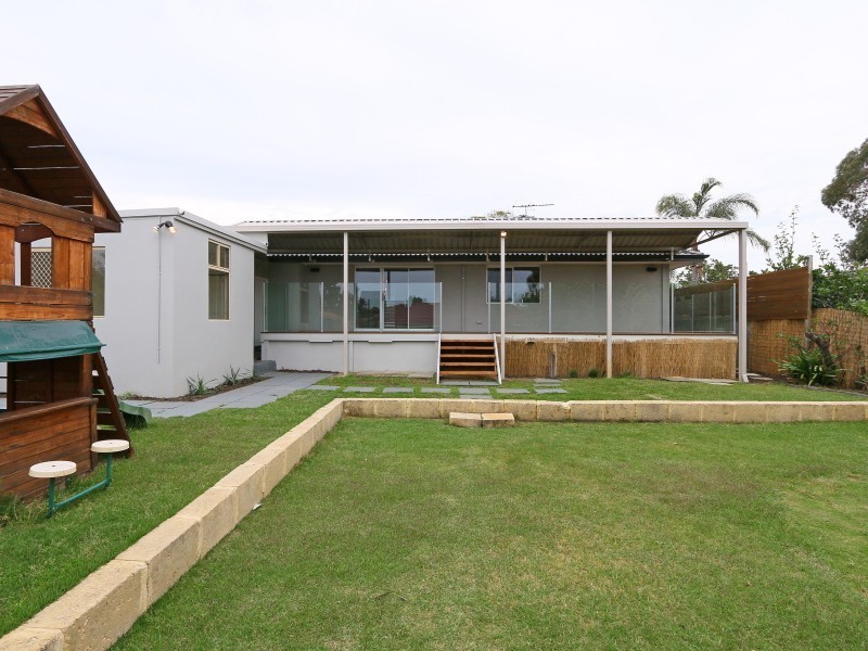 4 Boston Way, Booragoon WA 6154