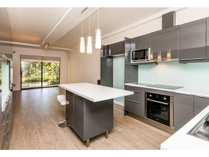 2/8 King George Street, Victoria Park WA 6100