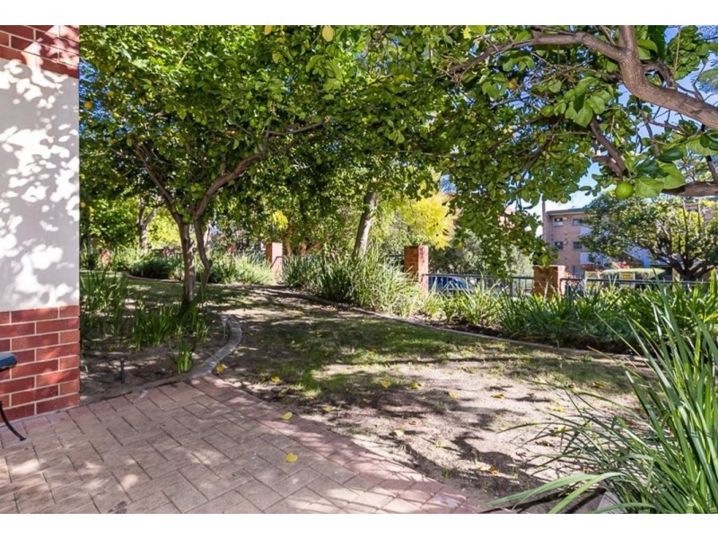 2/8 King George Street, Victoria Park WA 6100