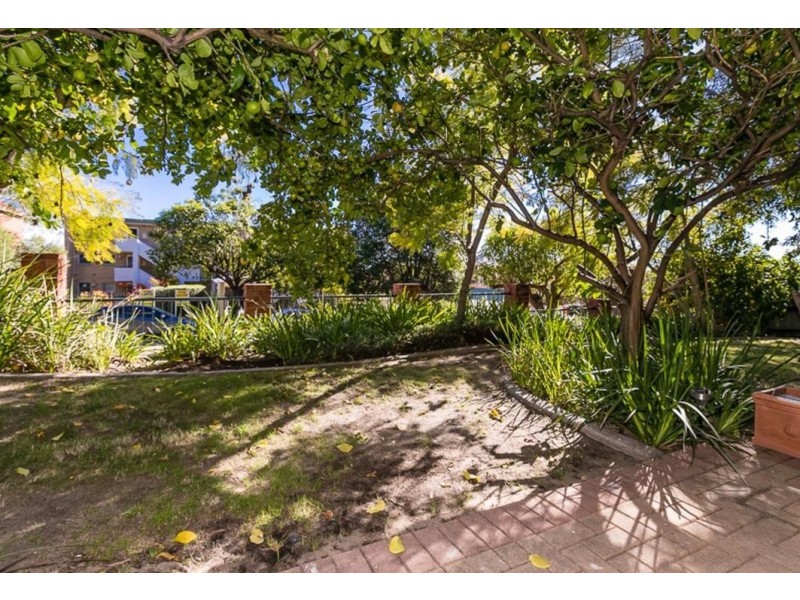 2/8 King George Street, Victoria Park WA 6100