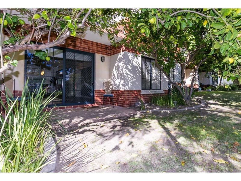 2/8 King George Street, Victoria Park WA 6100