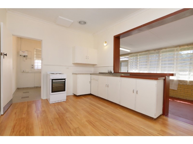 8 Beaconsfield Street, St James WA 6102