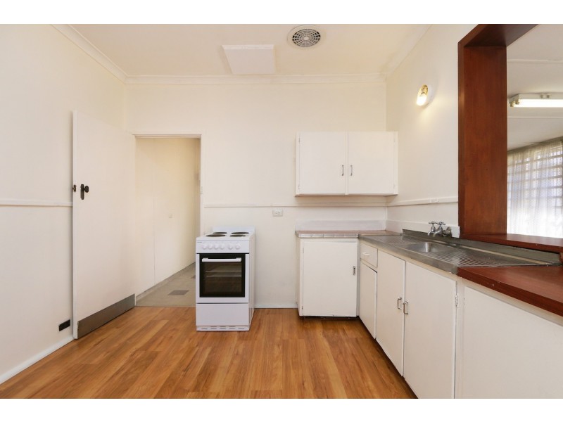 8 Beaconsfield Street, St James WA 6102