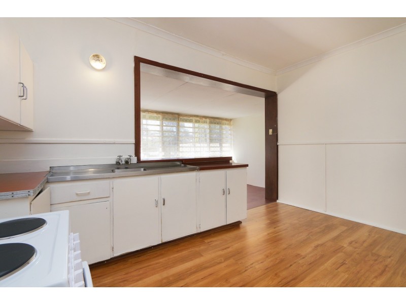 8 Beaconsfield Street, St James WA 6102