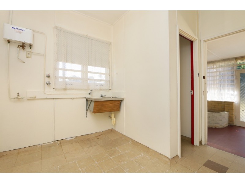 8 Beaconsfield Street, St James WA 6102