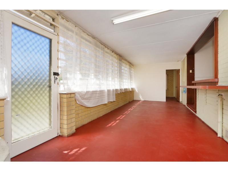 8 Beaconsfield Street, St James WA 6102
