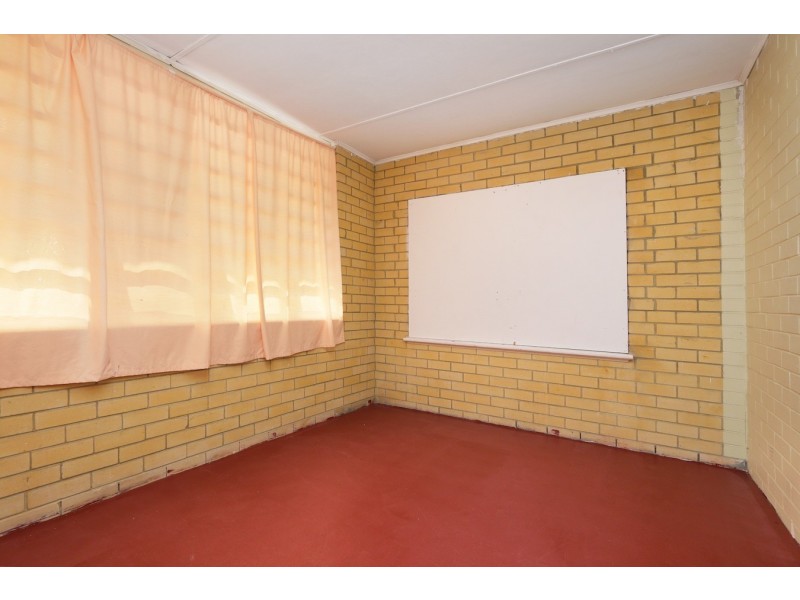 8 Beaconsfield Street, St James WA 6102