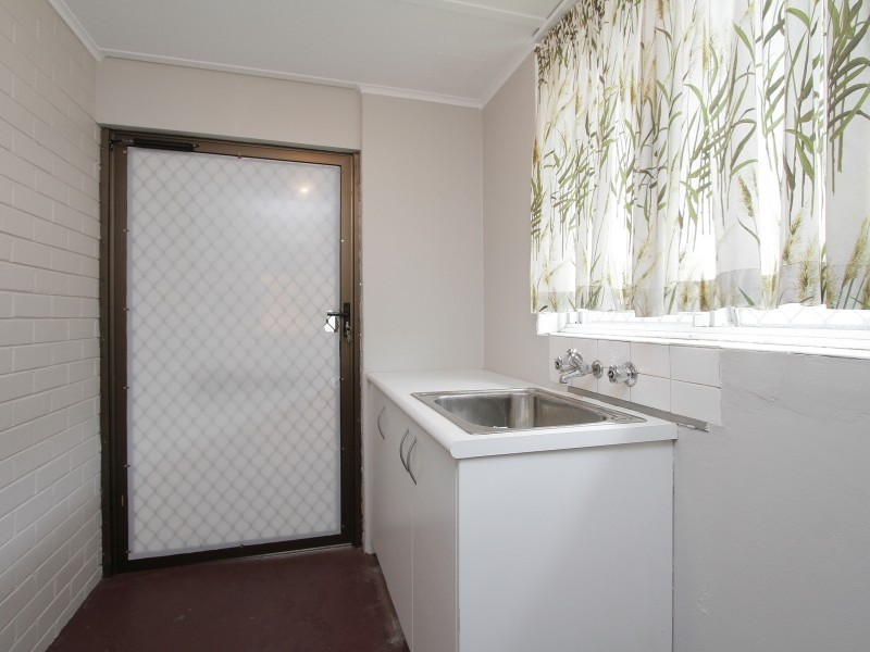 8 Longhurst Way, Queens Park WA 6107