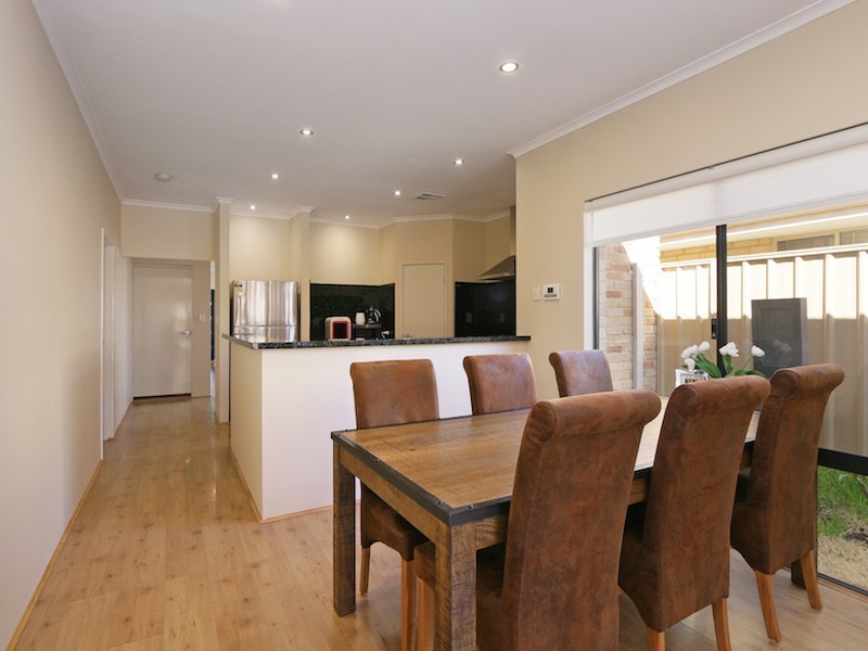 92 Amherst Road, Canning Vale WA 6155