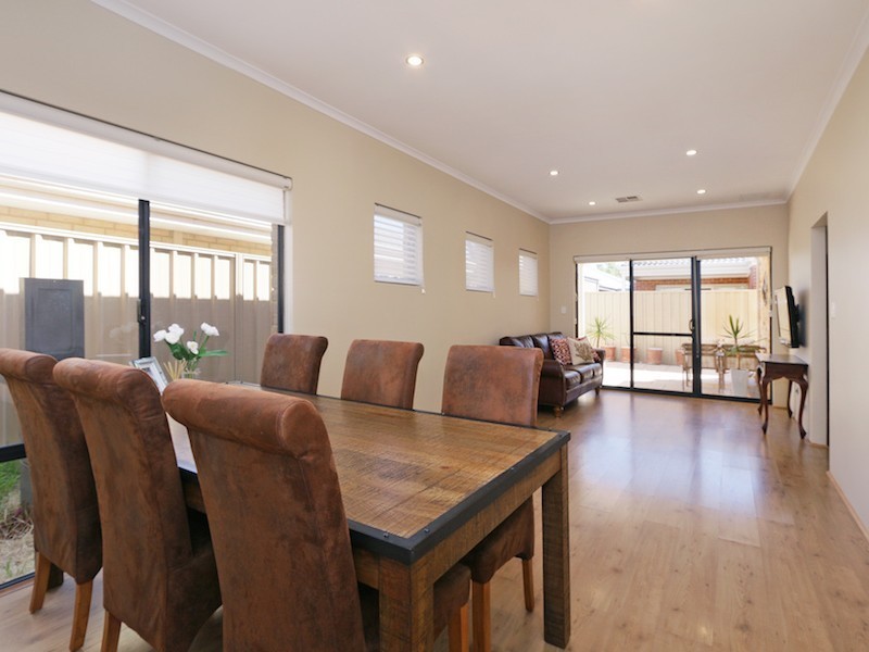 92 Amherst Road, Canning Vale WA 6155