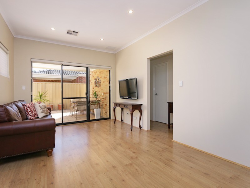 92 Amherst Road, Canning Vale WA 6155