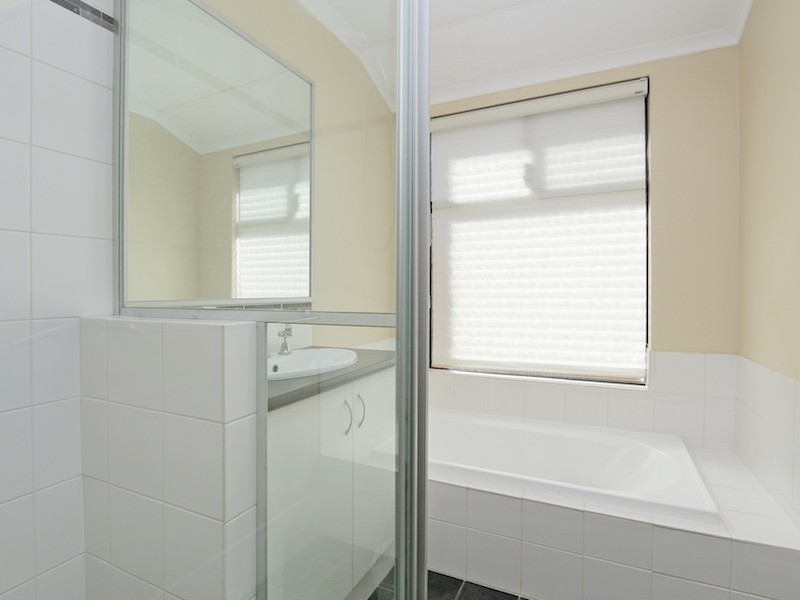 92 Amherst Road, Canning Vale WA 6155