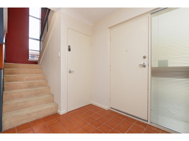 1/27 Melinga Court, Karawara WA 6152