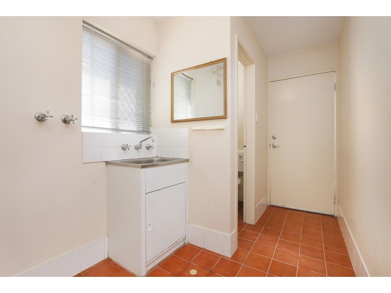 1/27 Melinga Court, Karawara WA 6152