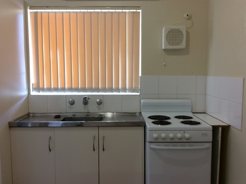 4/307 Wharf Street, Queens Park WA 6107