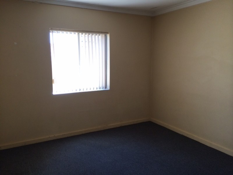 4/307 Wharf Street, Queens Park WA 6107