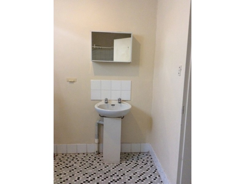 4/307 Wharf Street, Queens Park WA 6107