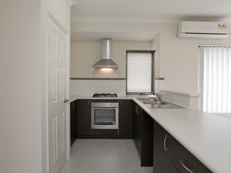 6/7 Stockman Way, Cannington WA 6107