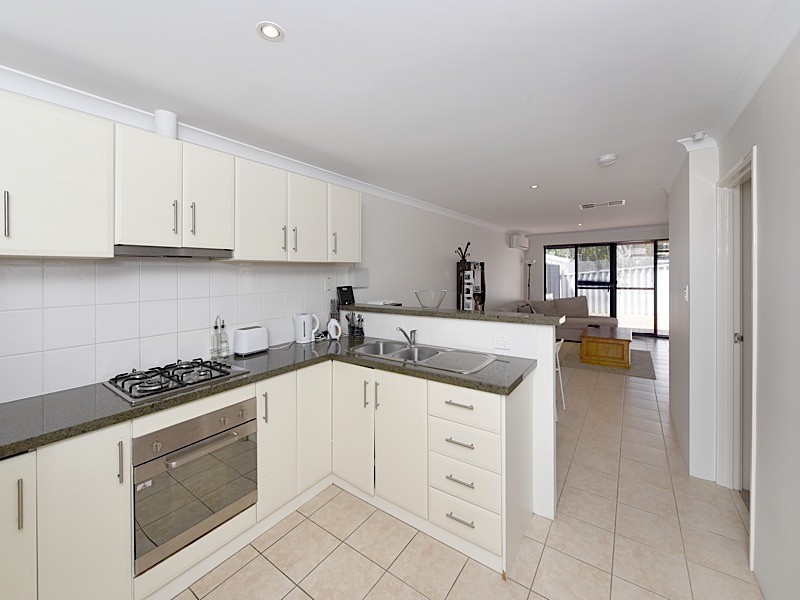 8/50 Norman Street, St James WA 6102