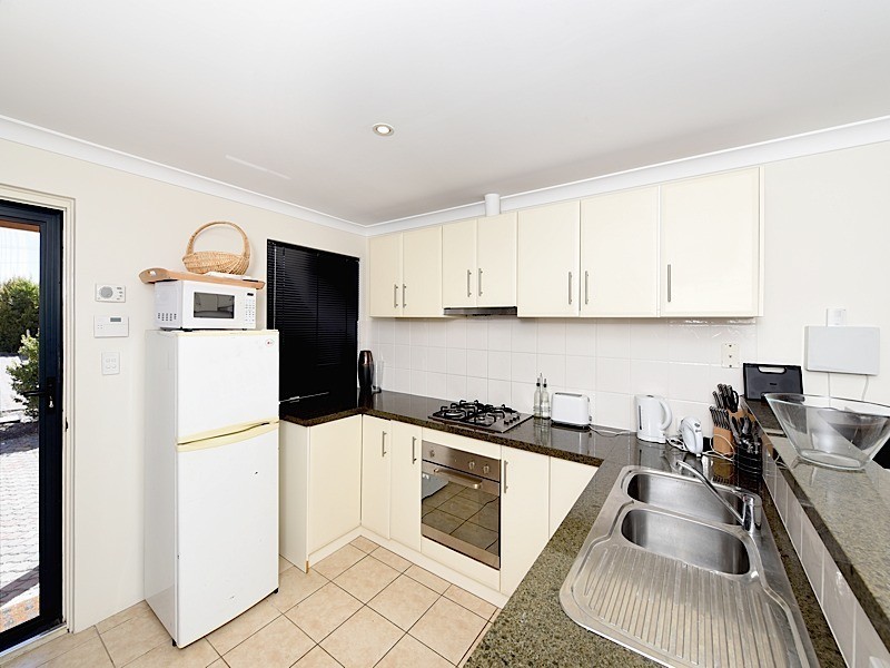 8/50 Norman Street, St James WA 6102