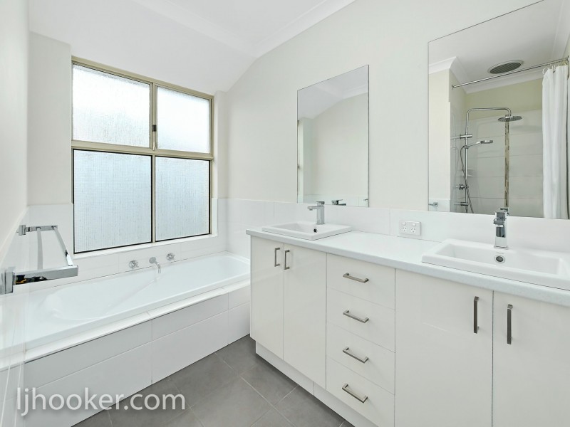 254 Wharf Street, Queens Park WA 6107