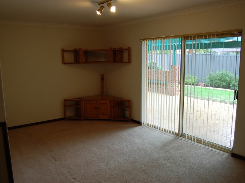 22 Larkspur Place, Thornlie WA 6108