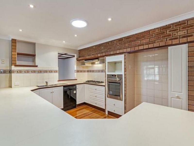 16 Hillock Circle, Leeming WA 6149
