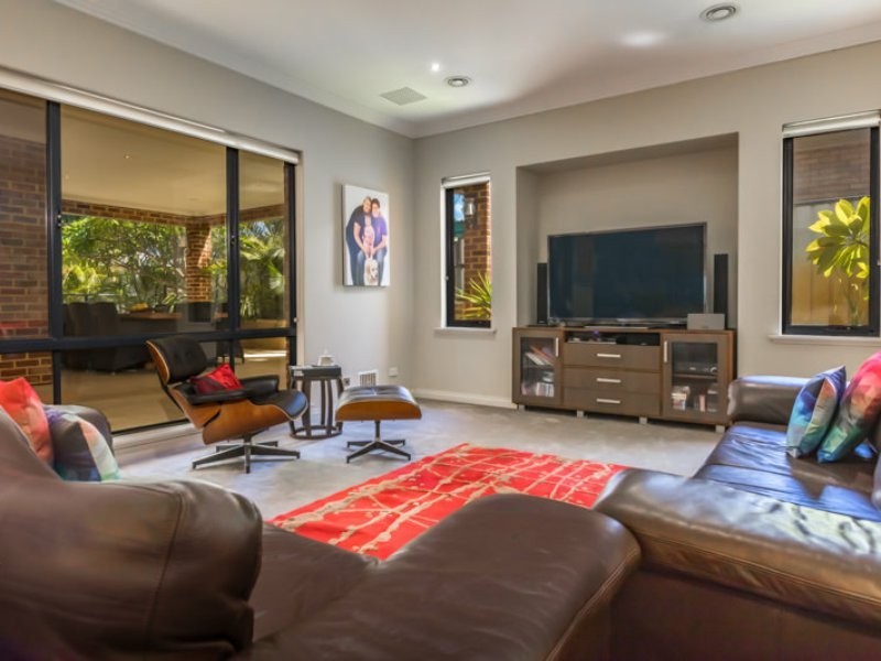 4 Martin Avenue, Rivervale WA 6103