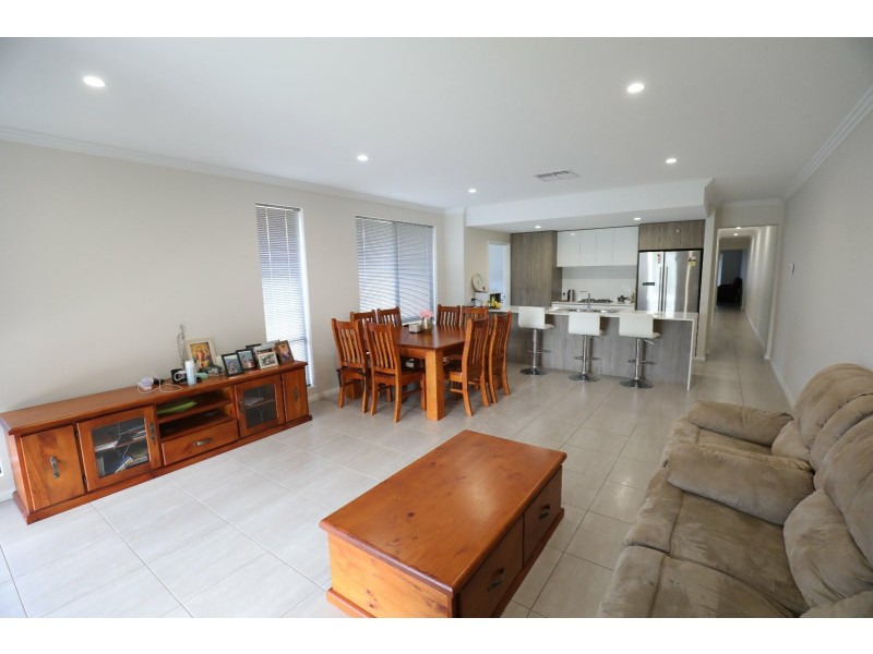 72 Hartfield Street, Queens Park WA 6107