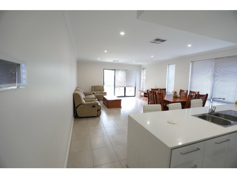 72 Hartfield Street, Queens Park WA 6107