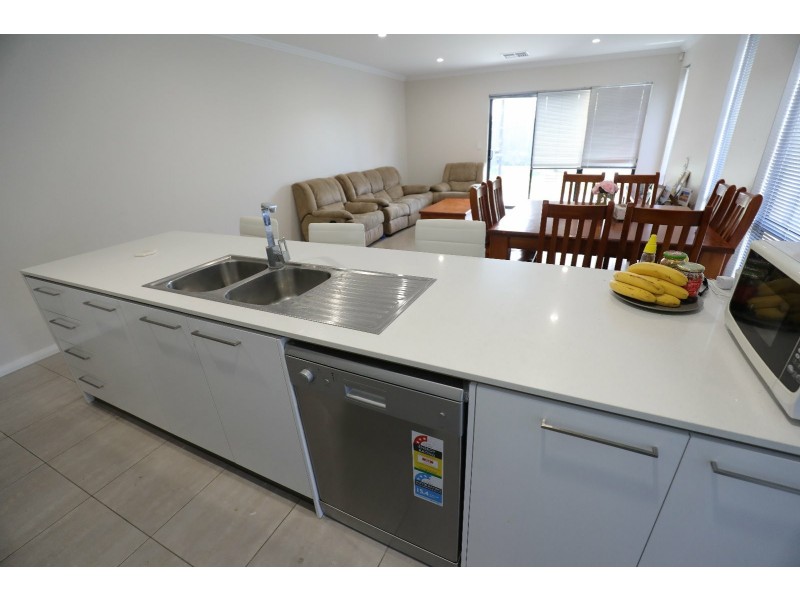 72 Hartfield Street, Queens Park WA 6107