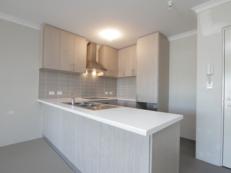 16/148 Railway Parade, Queens Park WA 6107