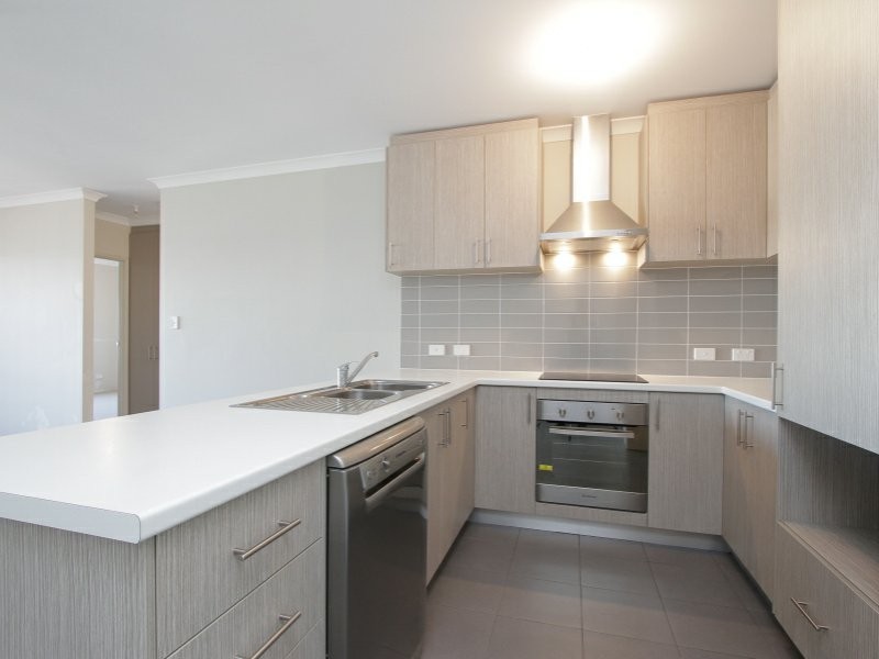 16/148 Railway Parade, Queens Park WA 6107
