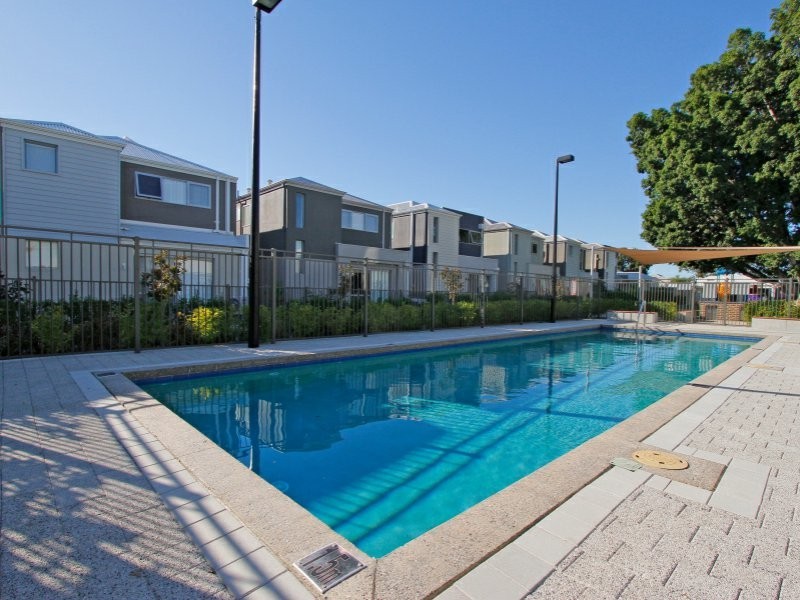 16/148 Railway Parade, Queens Park WA 6107