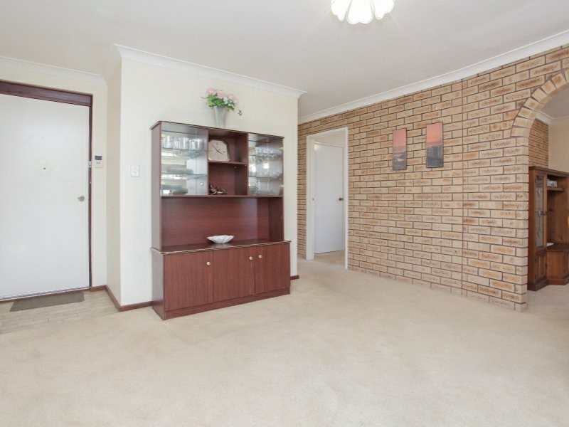 12 Dora Street, Queens Park WA 6107