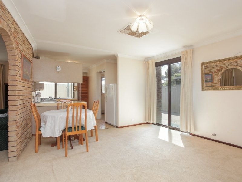 12 Dora Street, Queens Park WA 6107