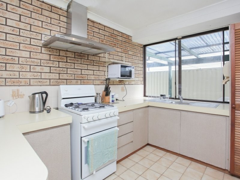 12 Dora Street, Queens Park WA 6107