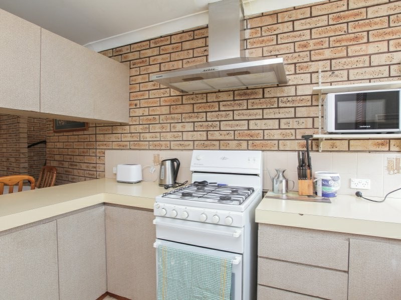 12 Dora Street, Queens Park WA 6107