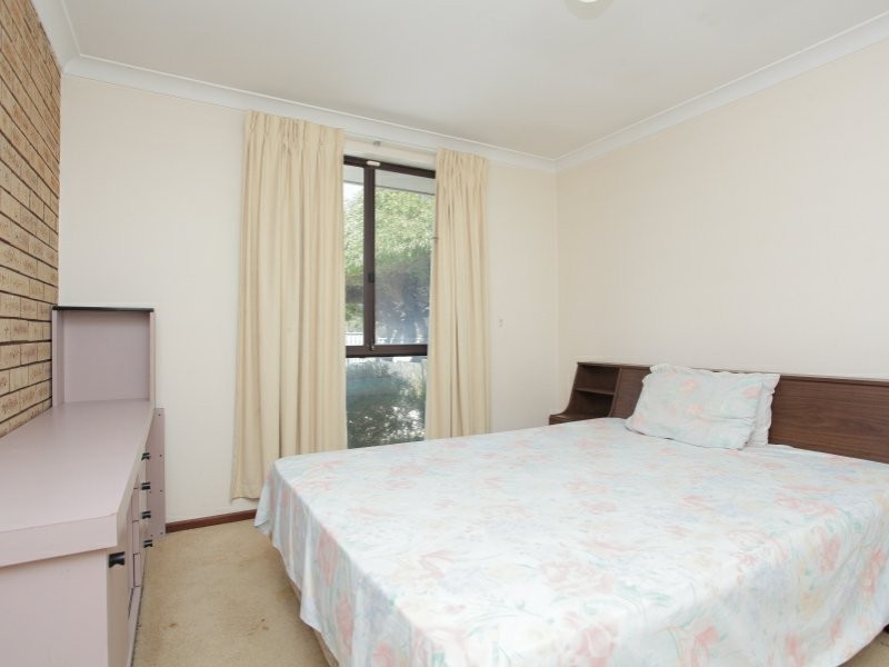 12 Dora Street, Queens Park WA 6107