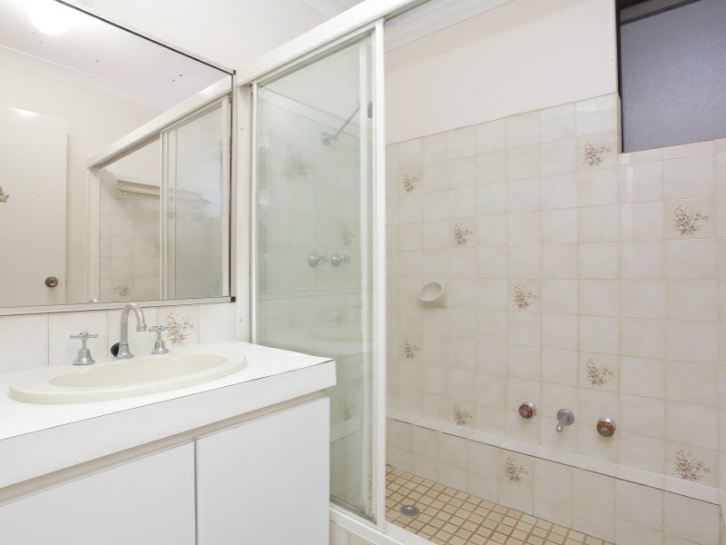 12 Dora Street, Queens Park WA 6107