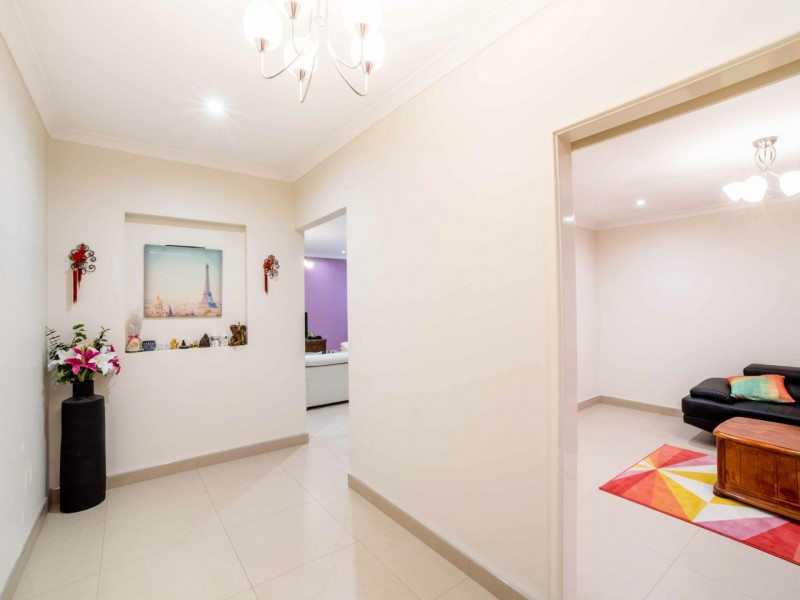 323 Wharf Street, Queens Park WA 6107