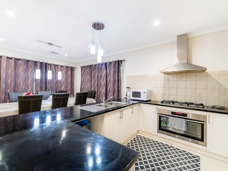 323 Wharf Street, Queens Park WA 6107