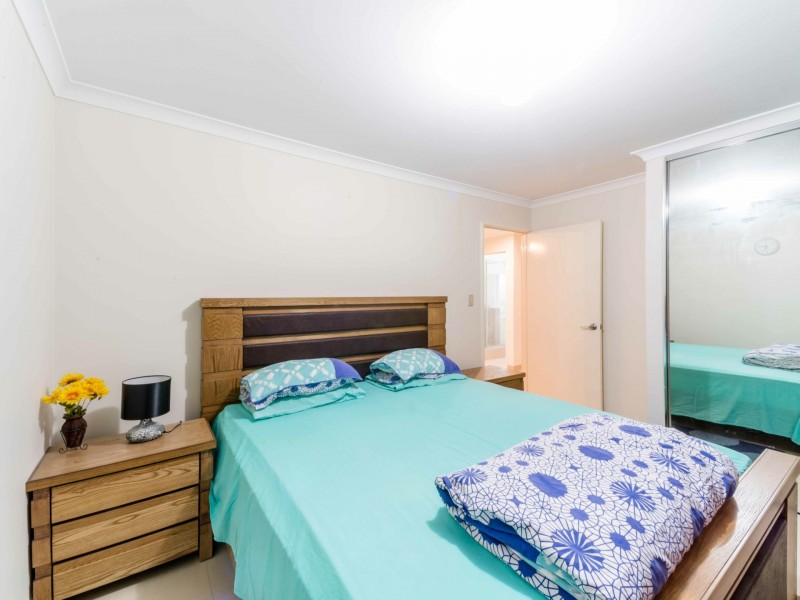 323 Wharf Street, Queens Park WA 6107