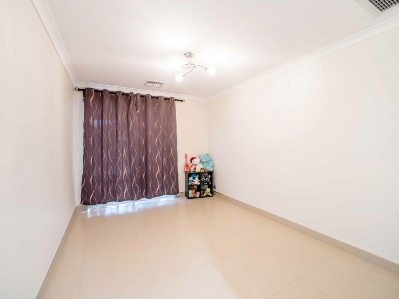 323 Wharf Street, Queens Park WA 6107